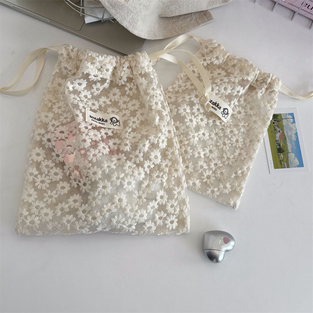 Kant geborduurde Daisy Mesh ma - Travel Z recensie en prijs